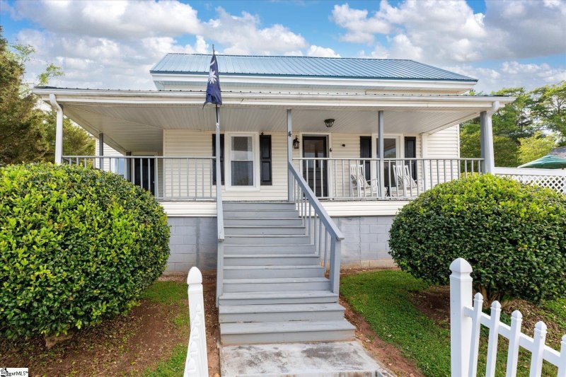 4 Courtney Street
