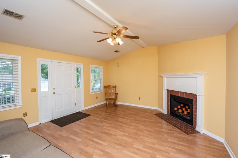 Property image 5 at 107 Waterbury Court, Simpsonville, SC 29680