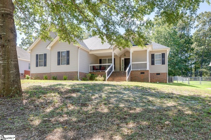 Property image 2 at 521 Davenport Road, Simpsonville, SC 29680