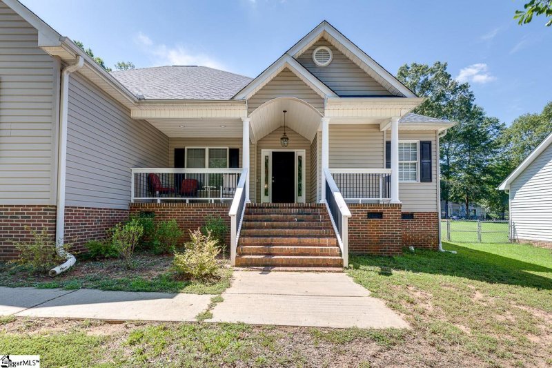 Property image 3 at 521 Davenport Road, Simpsonville, SC 29680