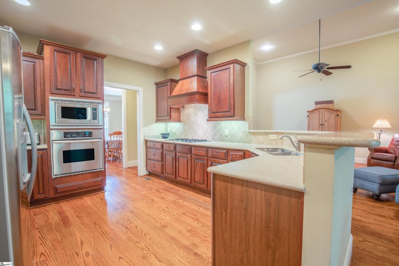 Property image 2 of 229 Yorkswell Lane in Braemor, Greenville, SC 29607