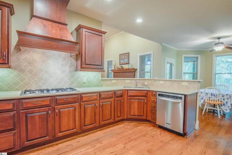 Property image 4 of 229 Yorkswell Lane in Braemor, Greenville, SC 29607