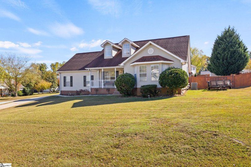 Property image 2 of 1 Scottbine Court in Panorama Farms, Greer, SC 29651