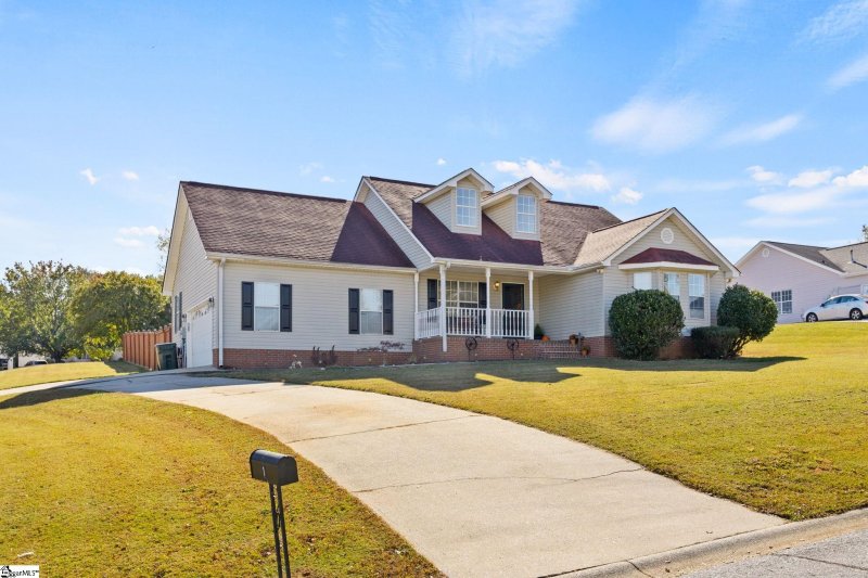 Property image 3 of 1 Scottbine Court in Panorama Farms, Greer, SC 29651