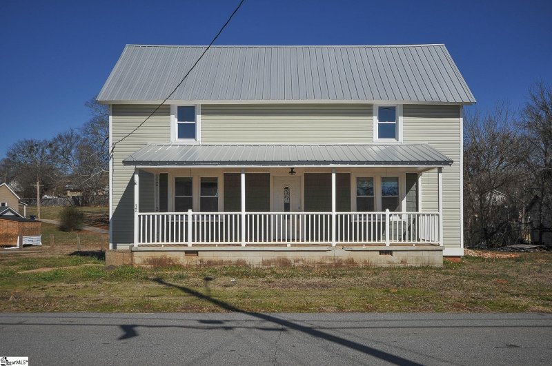 Property image 2 at 32 Lyman Street, Pelzer, SC 29669