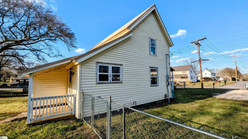 Property image 3 at 37 Square Street, Pelzer, SC 29669
