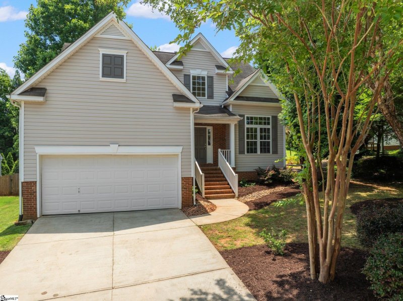 Property image 2 at 4 Crevasse Lane, Greenville, SC 29617