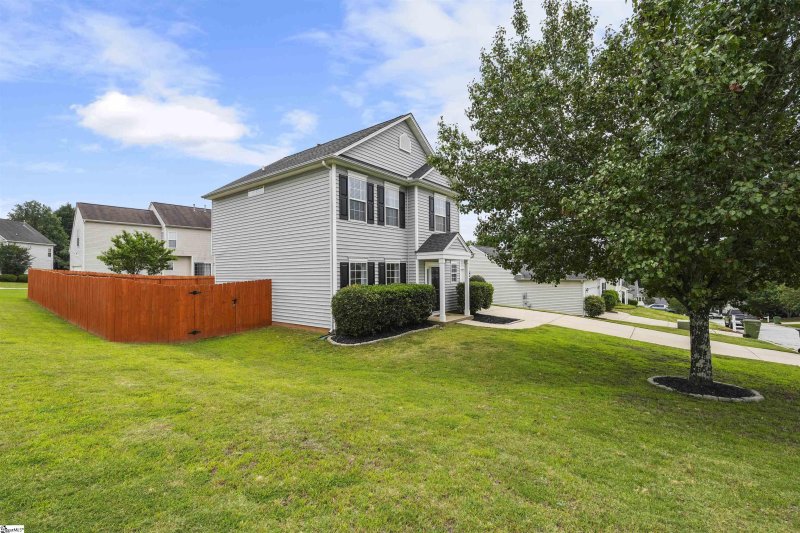 Property image 3 at 1 Crestbrook Drive, Greenville, SC 29607