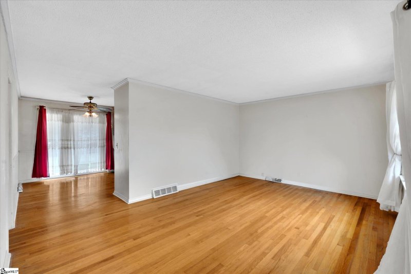 Property image 4 at 6 Folkstone Street, Greenville, SC 29605-4617