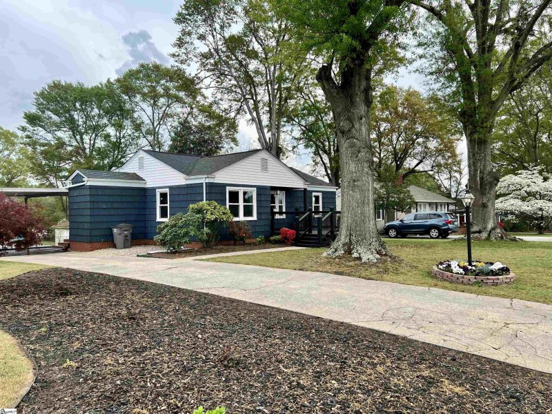 Property image 3 at 127 Chipley Lane, Greenville, SC 29605-4504