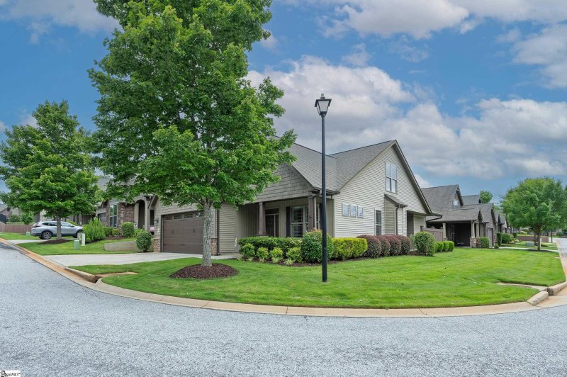 Property image 2 at 26 Bradstock Drive, Greer, SC 29650