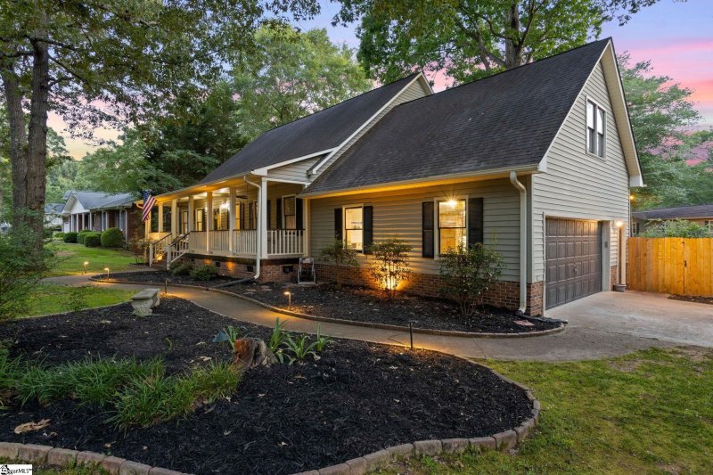 Property image 2 at 105 Fox Chase Court, Simpsonville, SC 29680