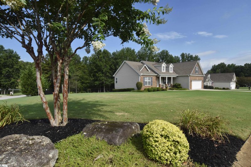 Property image 2 of 1 Chasie Lane in Ridgecreek Estates, Greer, SC 29651
