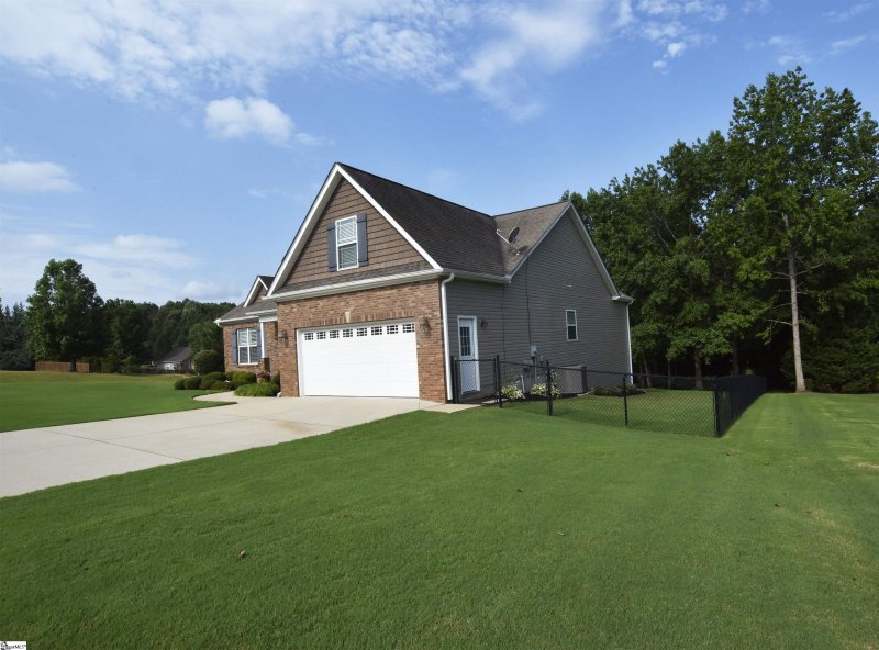 Property image 3 of 1 Chasie Lane in Ridgecreek Estates, Greer, SC 29651