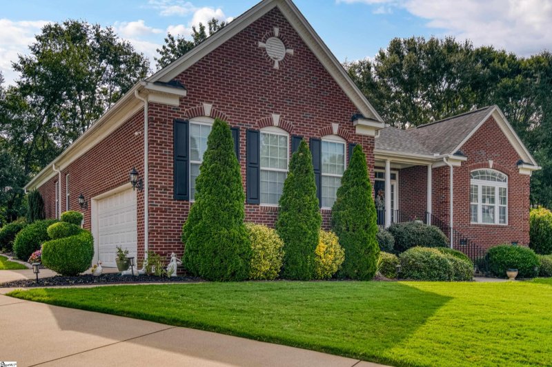 Property image 2 of 806 Hartscove Court in Glen Lake, Boiling Springs, SC 29316
