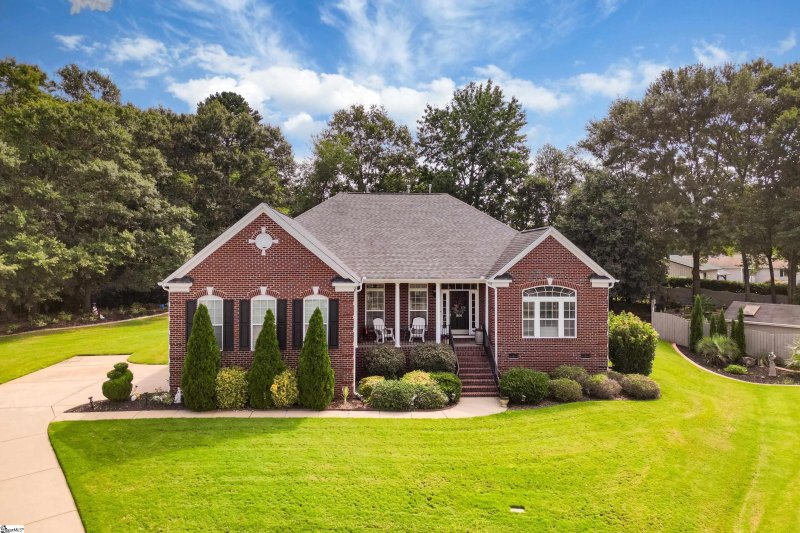 Property image 4 of 806 Hartscove Court in Glen Lake, Boiling Springs, SC 29316