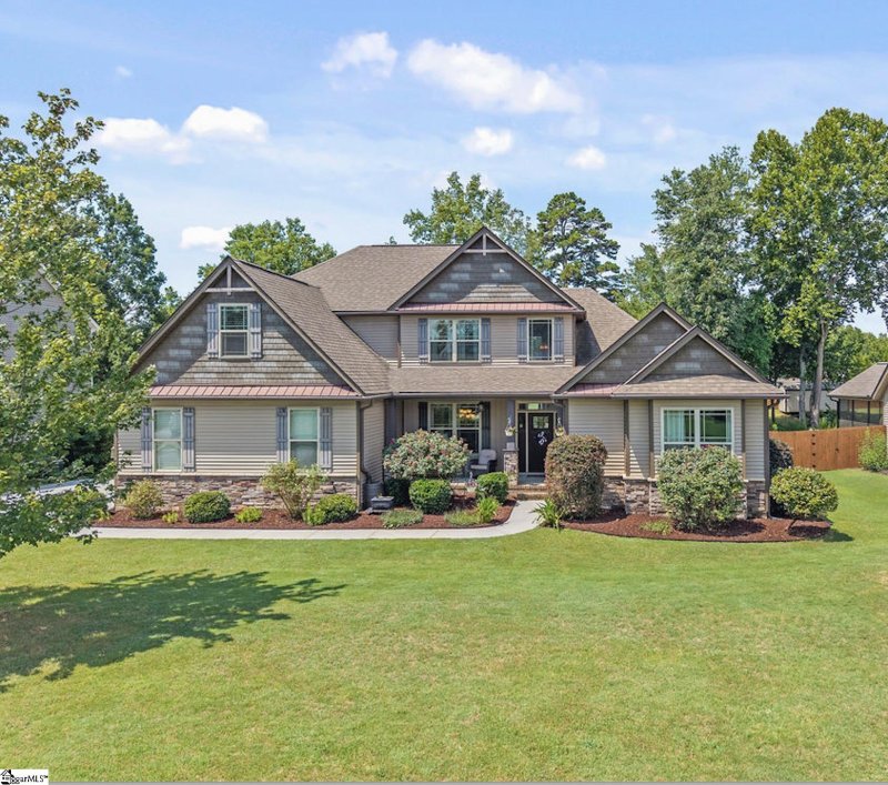 Amber Oaks, Greer Community