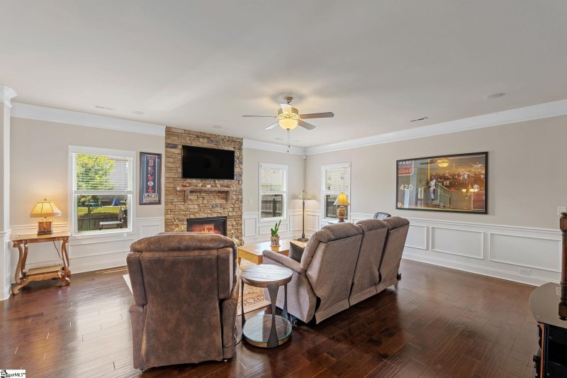 Property image 4 of 406 Windwood Street in Lost River, Simpsonville, SC 29680