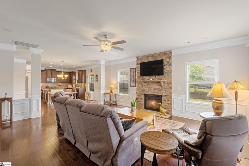Property image 5 of 406 Windwood Street in Lost River, Simpsonville, SC 29680