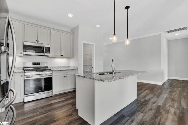 Property image 3 of 204 Claridge Way in Covington, Greer, SC 29651