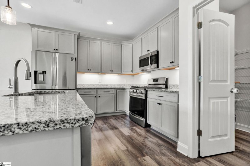 Property image 4 of 204 Claridge Way in Covington, Greer, SC 29651