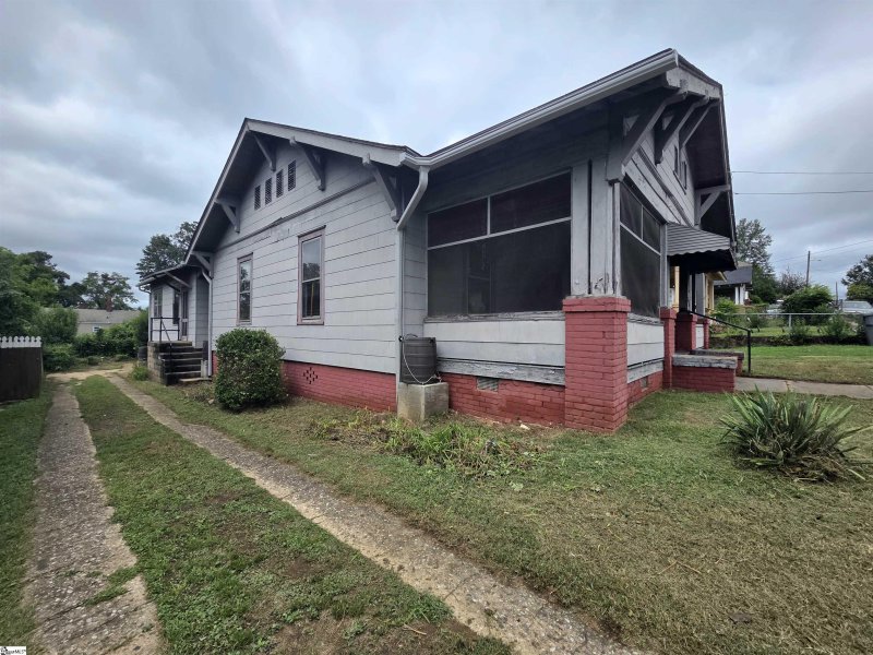 Property image 2 of 290 Hydrick Street in Hampton Heights, Spartanburg, SC 29306