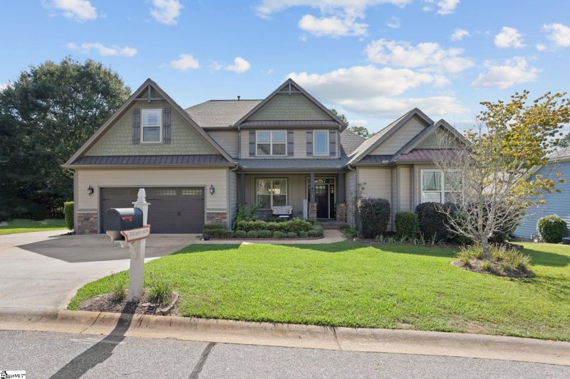 Castle Rock, Greer Community