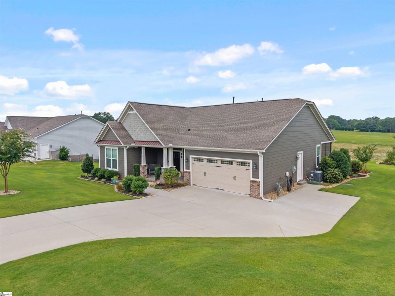 Property image 3 of 105 Claridge Way in Covington, Greer, SC 29651
