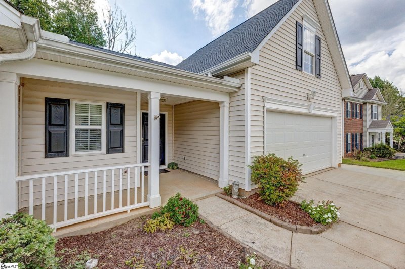 Property image 3 of 536 Laurel Meadows Parkway in Laurel Meadows, Greenville, SC 29607