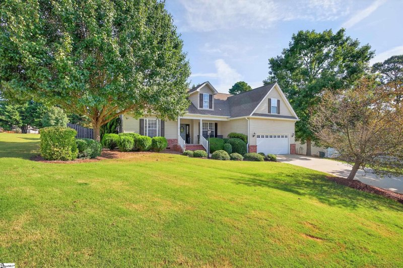 Property image 3 of 645 Nichole Place in Ridgecreek Estates, Greer, SC 29651
