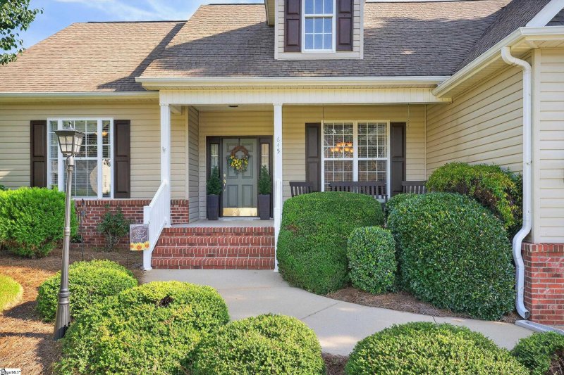 Property image 4 of 645 Nichole Place in Ridgecreek Estates, Greer, SC 29651