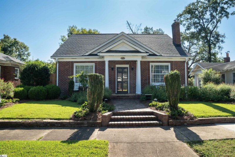 Property image 2 of 483 Pinckney Court in Hampton Heights, Spartanburg, SC 29306