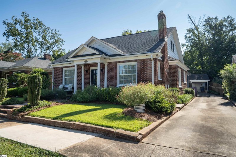 Property image 3 of 483 Pinckney Court in Hampton Heights, Spartanburg, SC 29306