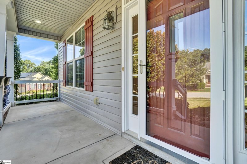 Property image 3 of 520 Summitbluff Drive in Poplar Forest, Greenville, SC 29617