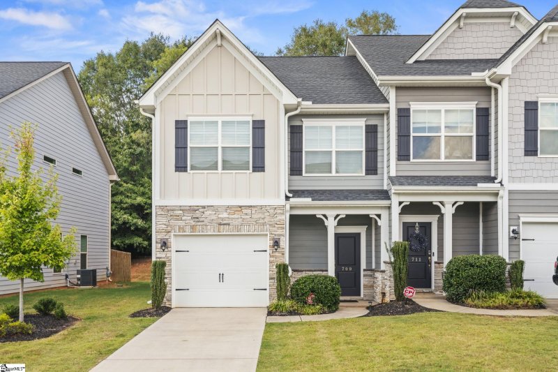 Grandview Townes, Simpsonville Community