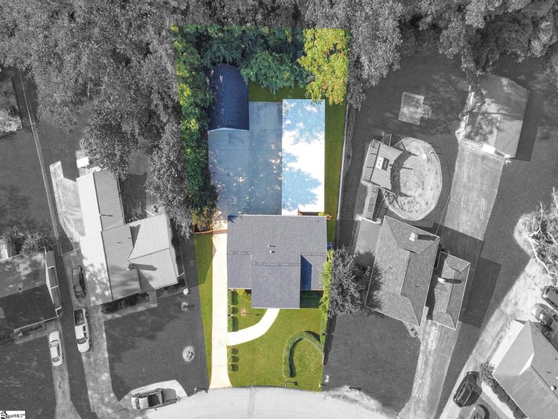 Property image 2 of 308 Farmington Road in Chestnut Hills, Greenville, SC 29605