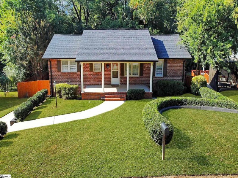 Property image 3 of 308 Farmington Road in Chestnut Hills, Greenville, SC 29605