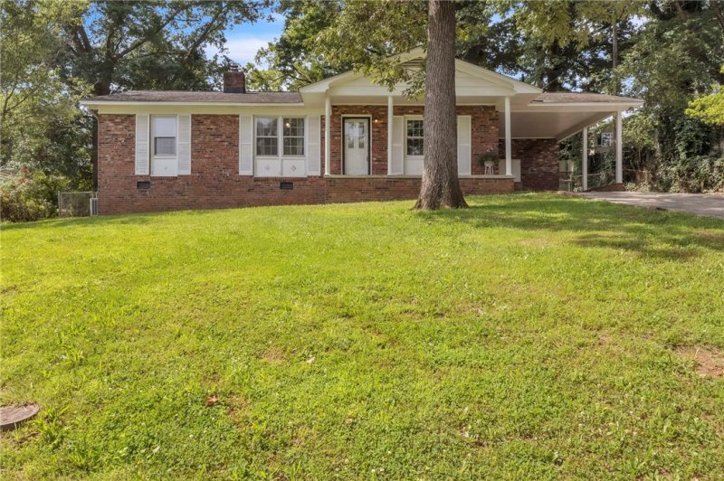 Property image 2 of 6 Kathryan Circle in Chestnut Hills, Greenville, SC 29605