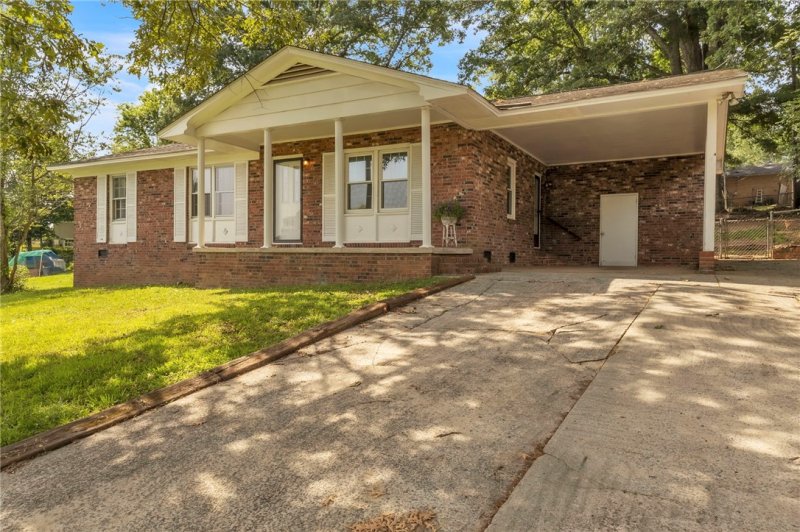 Property image 3 of 6 Kathryan Circle in Chestnut Hills, Greenville, SC 29605