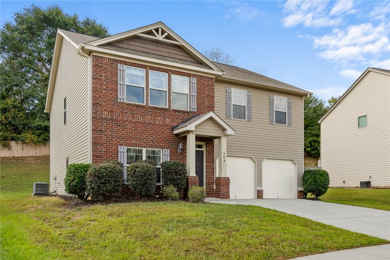 Property image 2 of 209 Winespring Place in Shady Ford, Simpsonville, SC 29681
