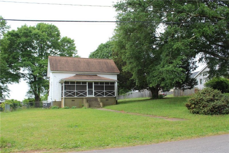 Property image 3 at 3 Wardlaw Street, Pelzer, SC 29669