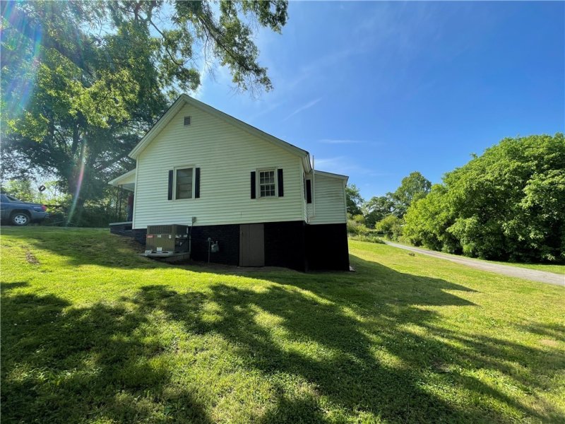 Property image 3 at 25 parker Street, Pelzer, SC 29669